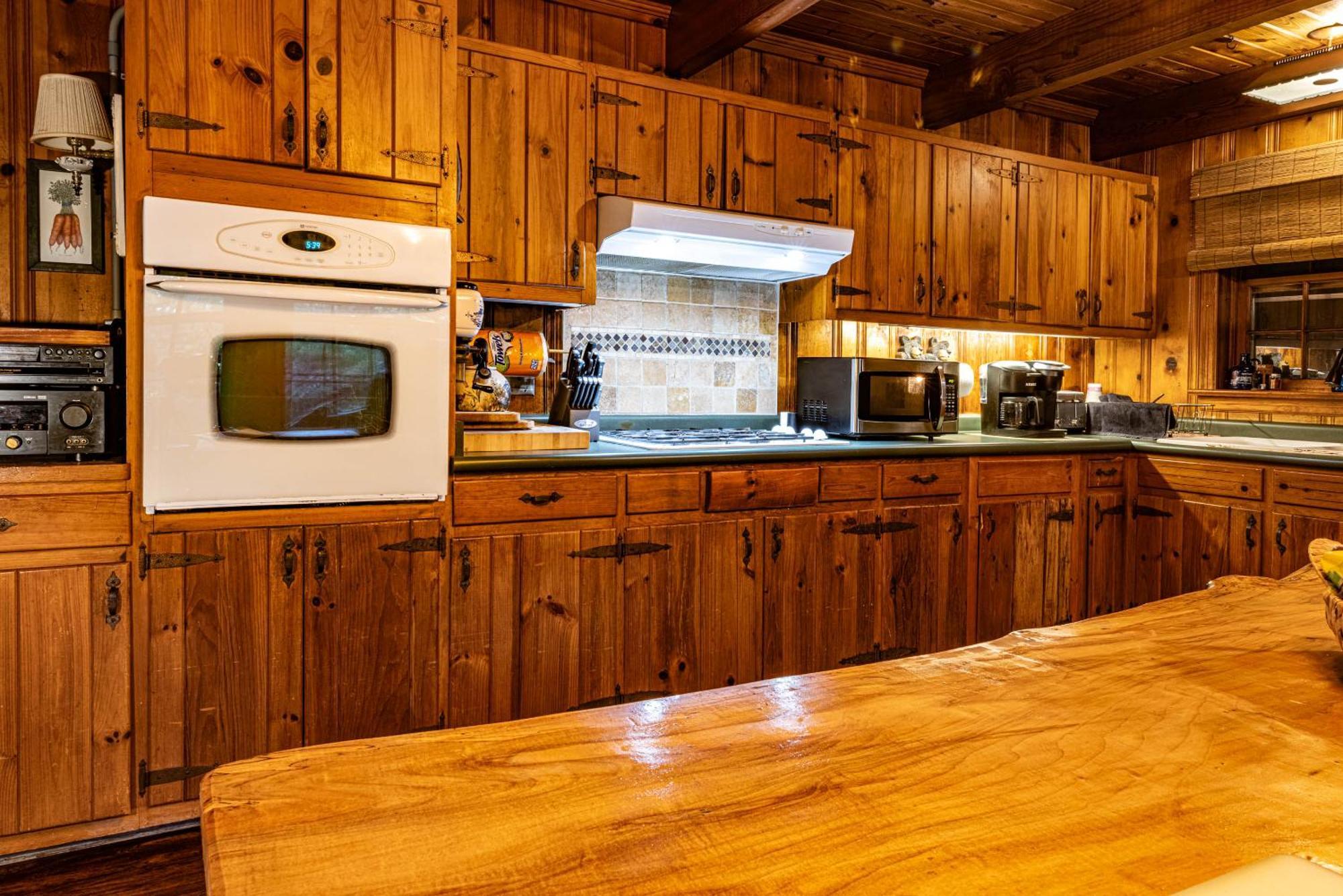 Bear Creek Lodge And Cabins In Helen Ga - Pet Friendly, River On Property, Walking Distance To Downtown Helen Exteriör bild
