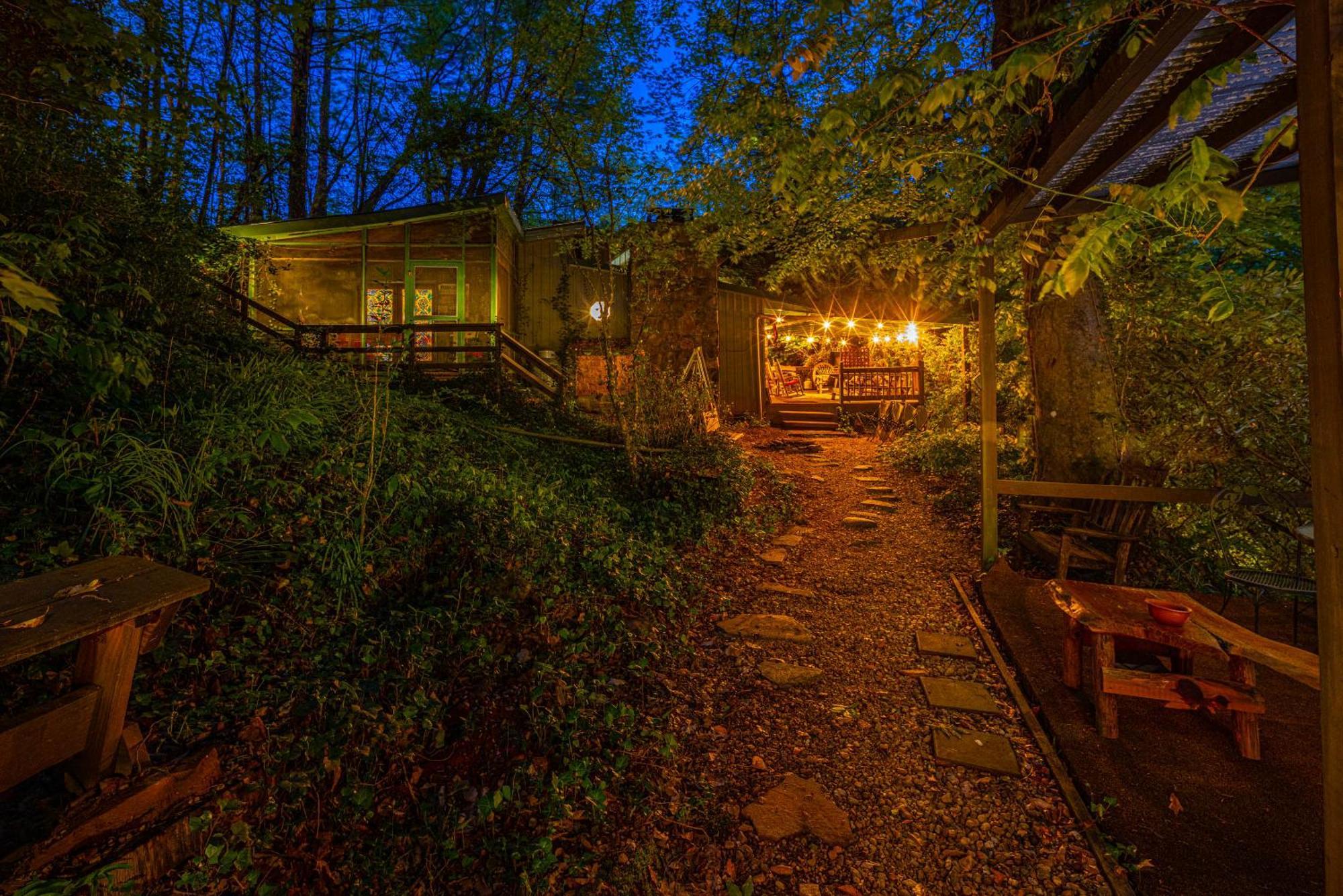 Bear Creek Lodge And Cabins In Helen Ga - Pet Friendly, River On Property, Walking Distance To Downtown Helen Exteriör bild