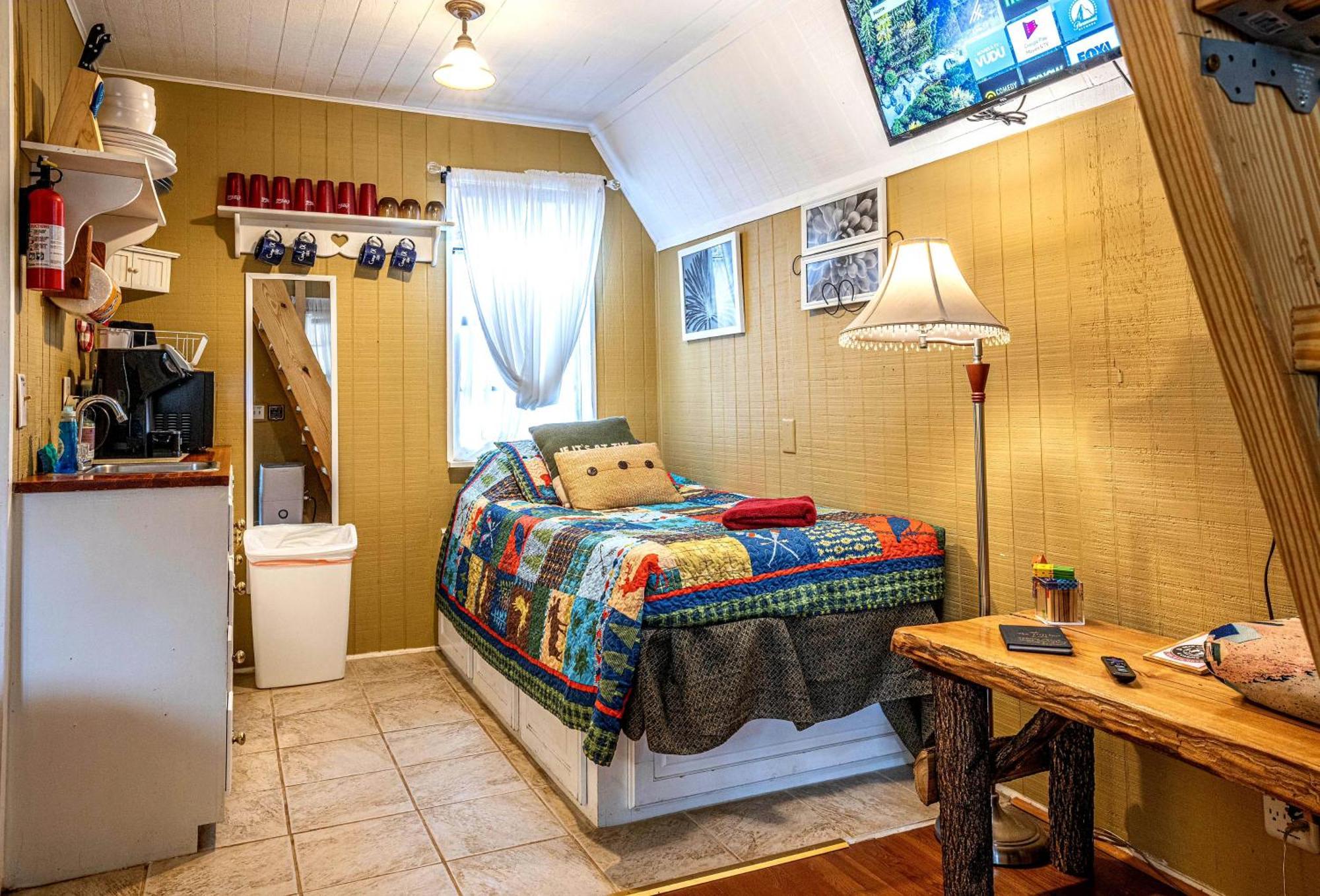 Bear Creek Lodge And Cabins In Helen Ga - Pet Friendly, River On Property, Walking Distance To Downtown Helen Exteriör bild