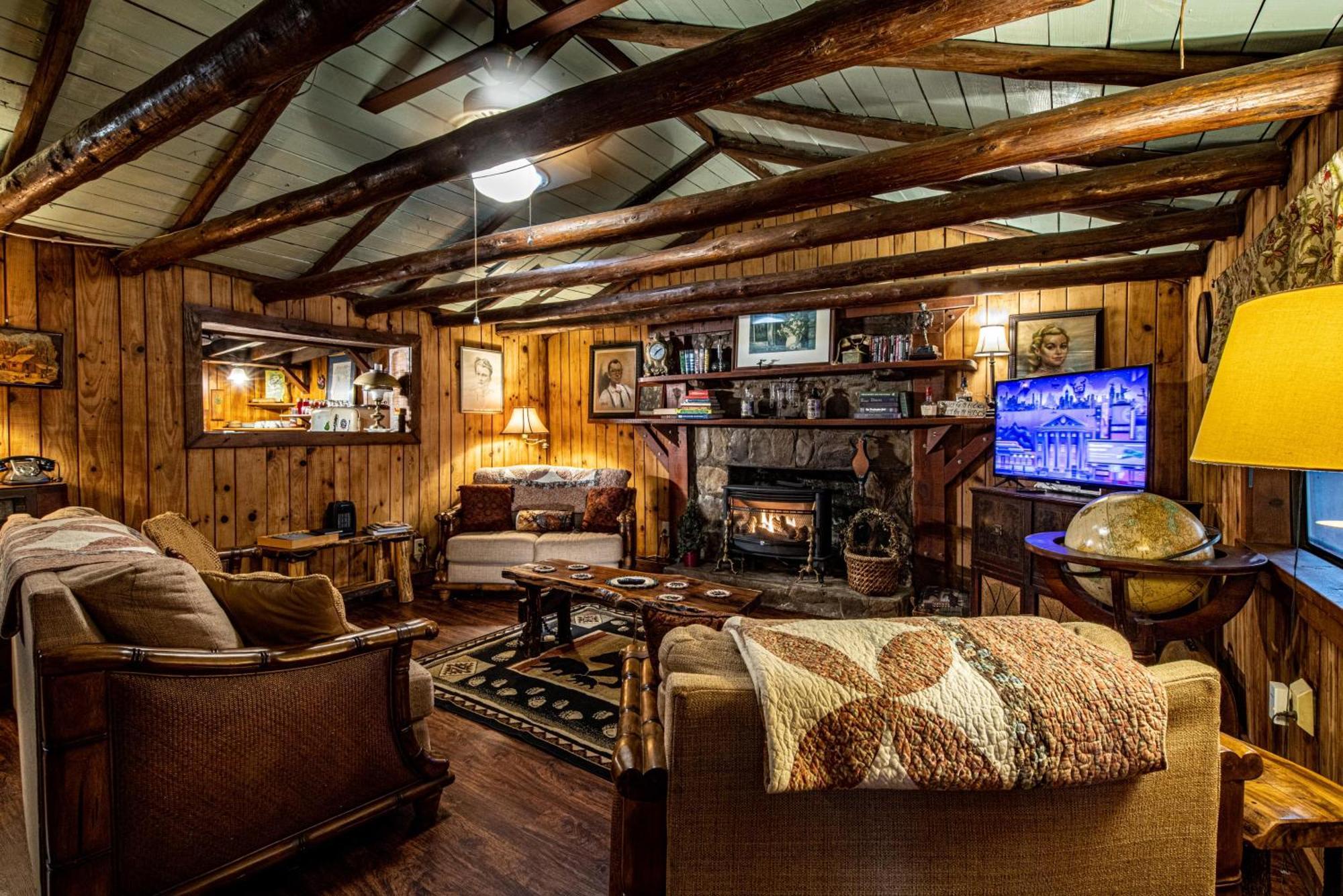 Bear Creek Lodge And Cabins In Helen Ga - Pet Friendly, River On Property, Walking Distance To Downtown Helen Exteriör bild