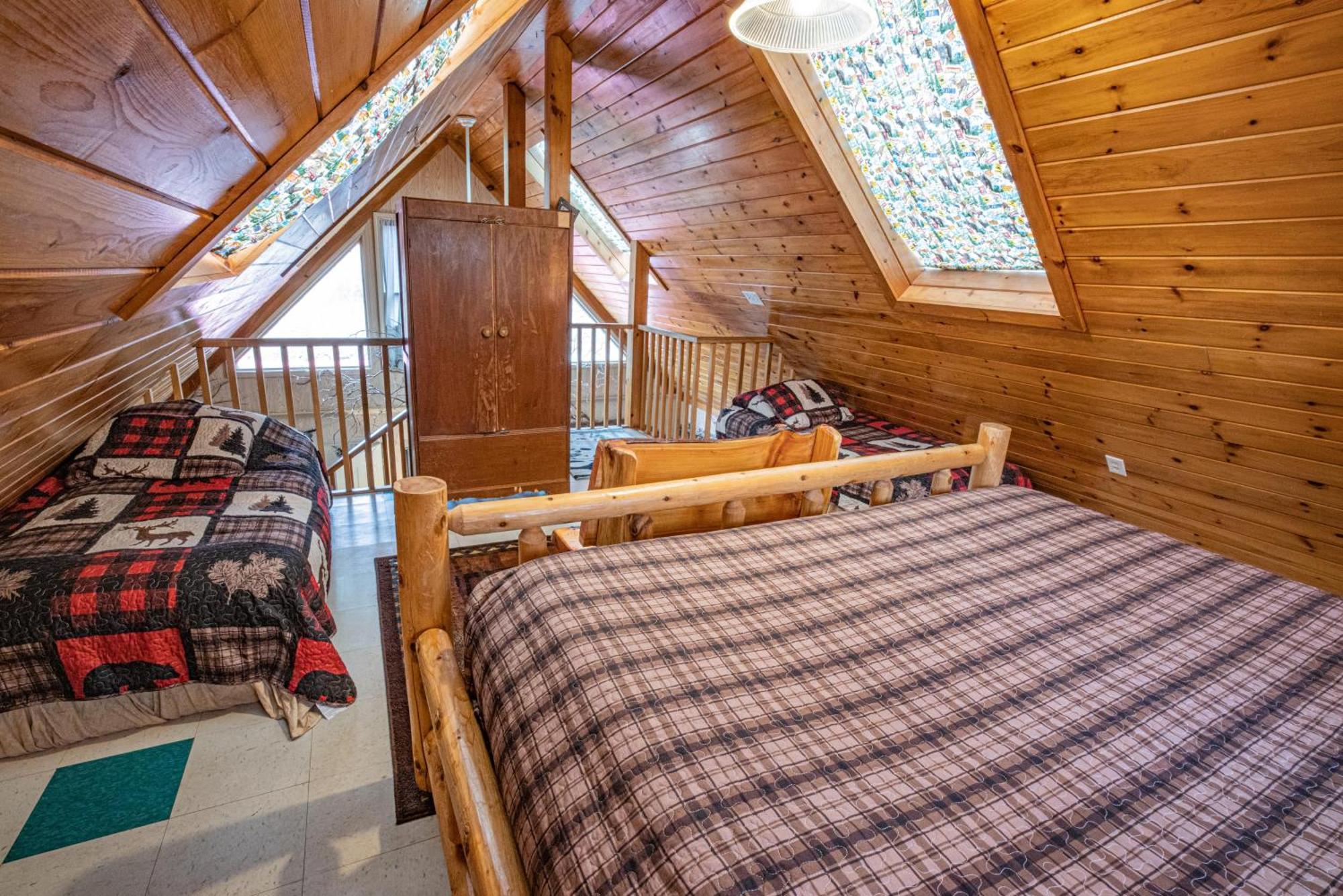Bear Creek Lodge And Cabins In Helen Ga - Pet Friendly, River On Property, Walking Distance To Downtown Helen Exteriör bild